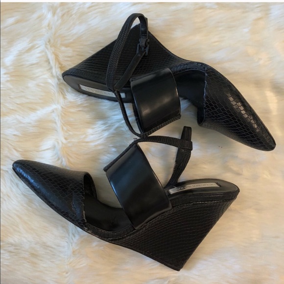 BLACK BCBG MAXAZRIA HEELS - Picture 4 of 8